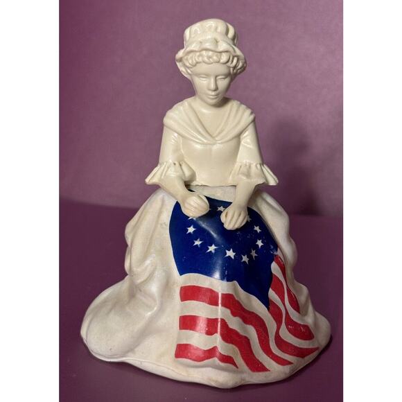 -COLOGNE BOTTLE VTG Avon Betsy Ross Figurine Topaz July 4th 1976 Patriotic Flag - Picture 1 of 3